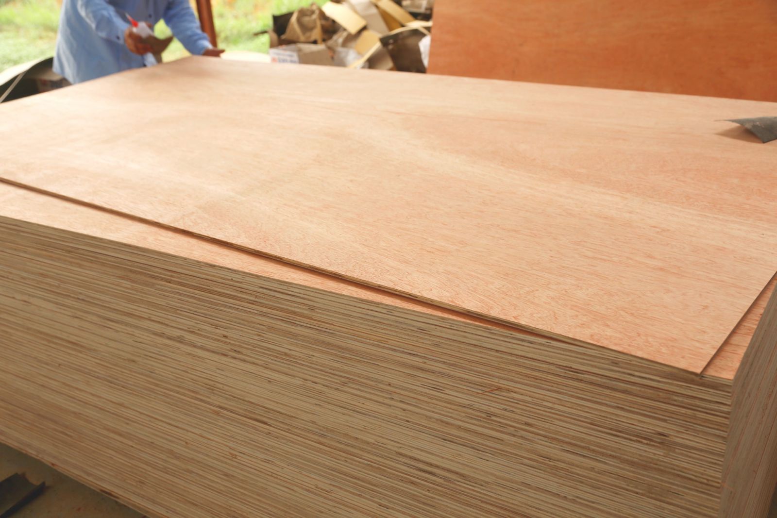 What is plywood and its applications